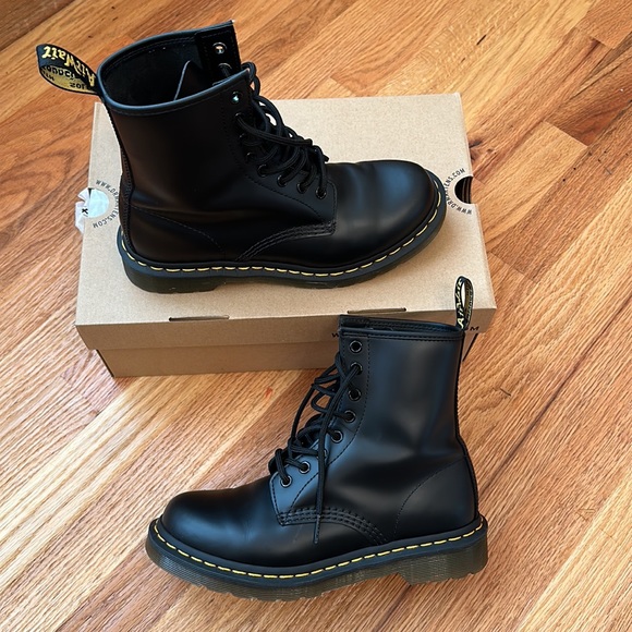 ❌SOLD❌ Dr. Martens 1460 W Airwair Leather Women's Size 7 Black Combat Boots Doc - Picture 3 of 11